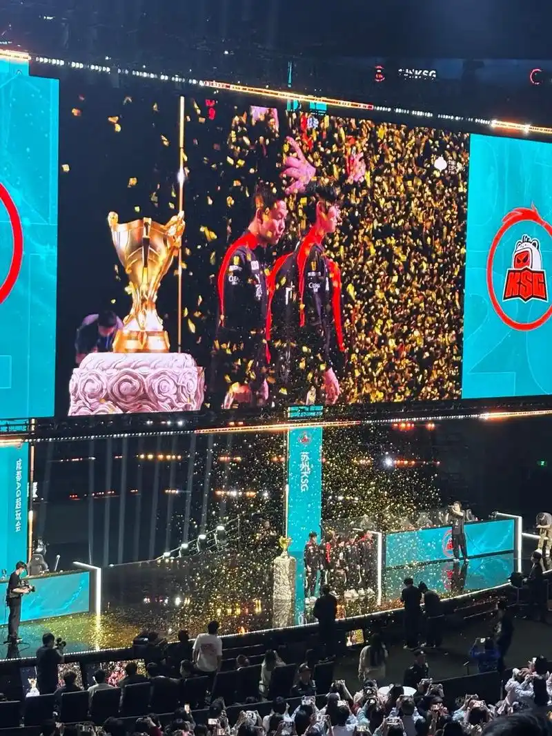 拜仁夏窗神操作：塞巴里体检过关即签，南大王新核已上线
